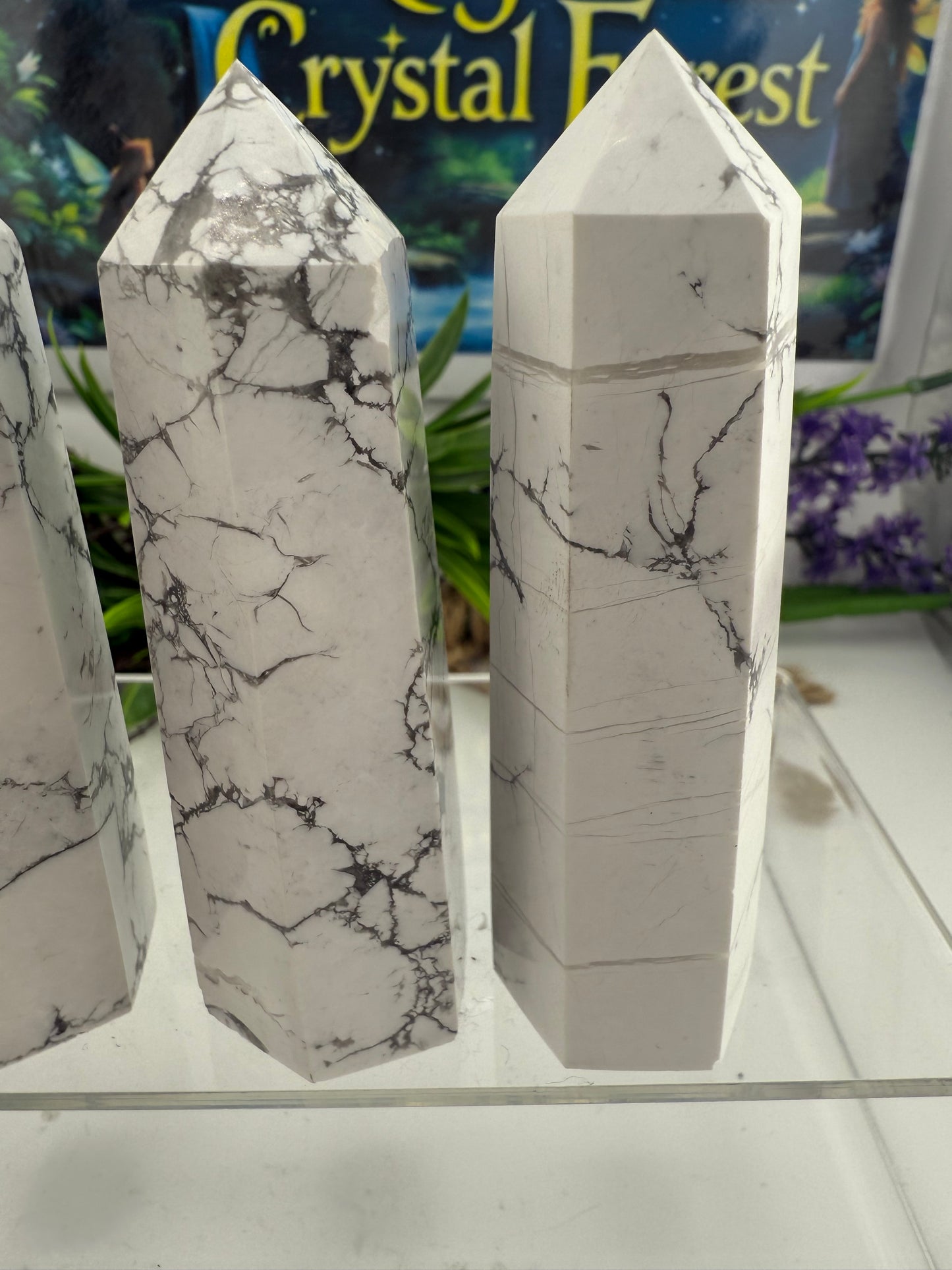 Howlite Point