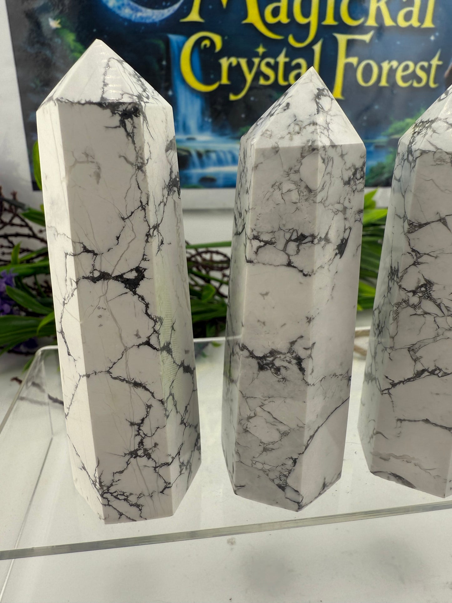 Howlite Point