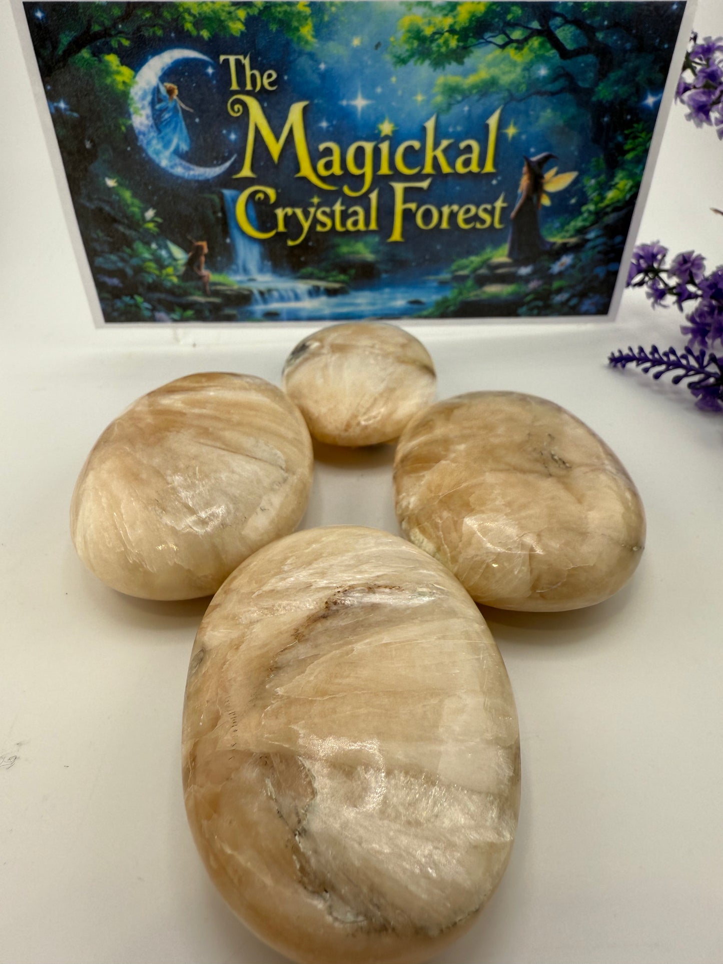 Stilbite Palm stone