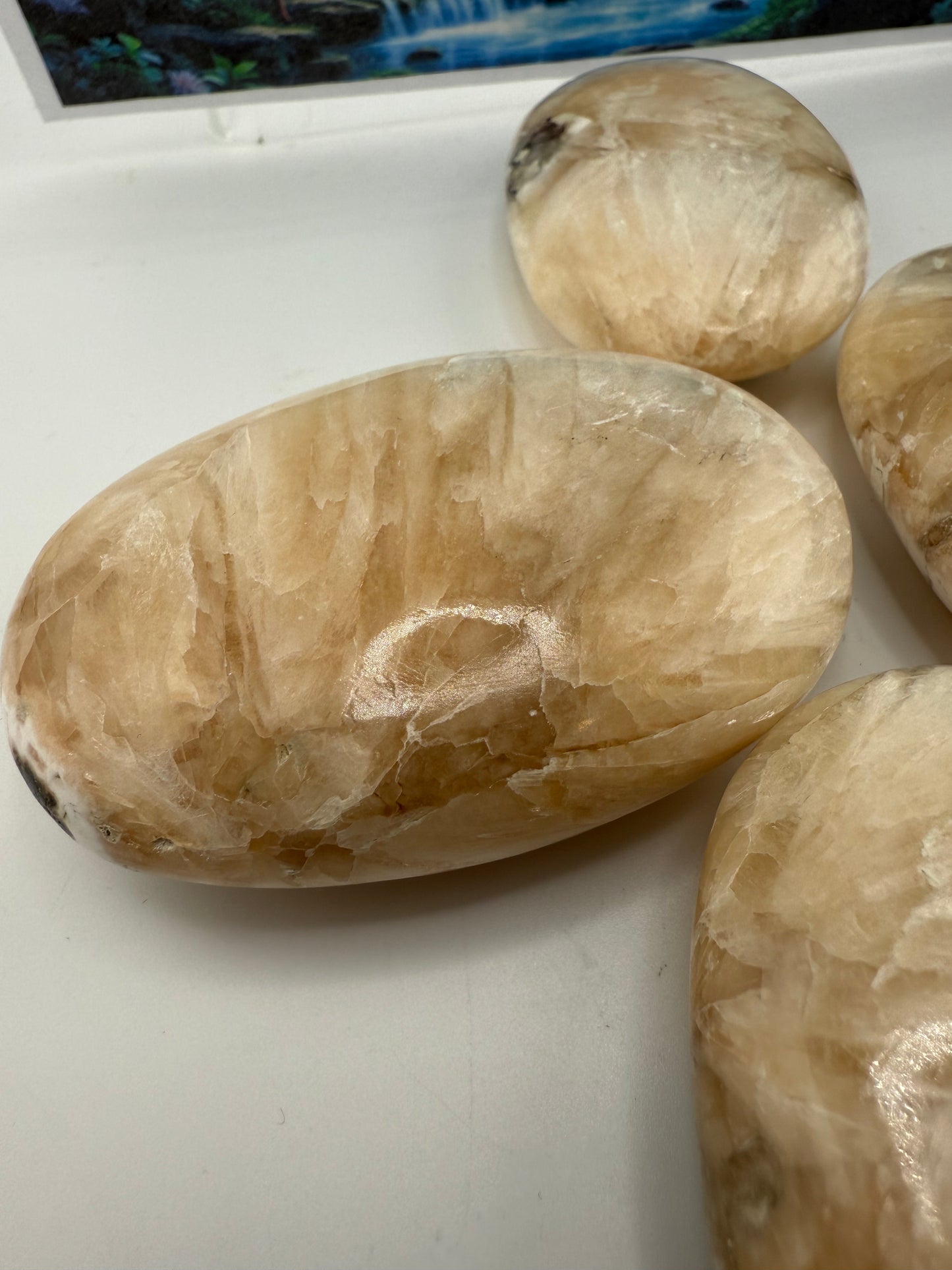 Stilbite Palm stone